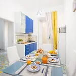 Vakantiehuis Brezza Marina-old *